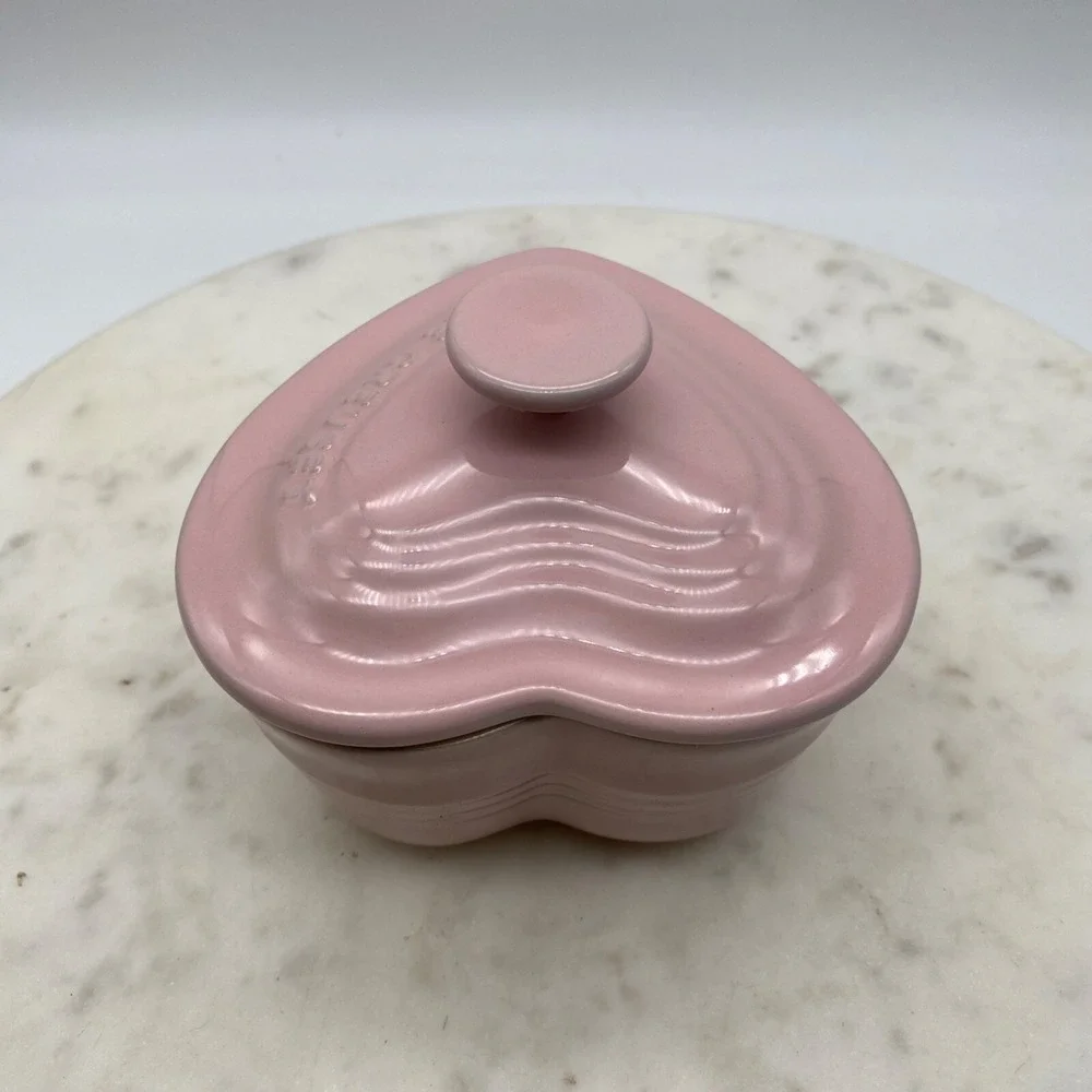 Le Creuset Pink Heart Ramekin Stoneware Individual Serving‎ Casserole or Dessert